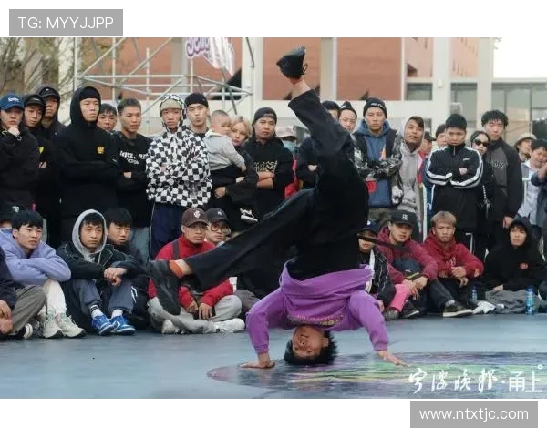 南京街舞队在攀岩联赛中以95分领先其他队伍展现强劲实力