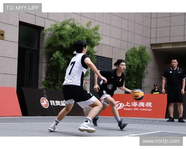 广州篮球队与上海篮球队赛后状态分析与复盘探讨