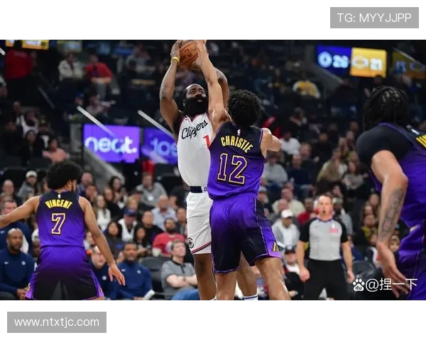 2016至2017赛季勇士与快船的激烈对决回顾与分析