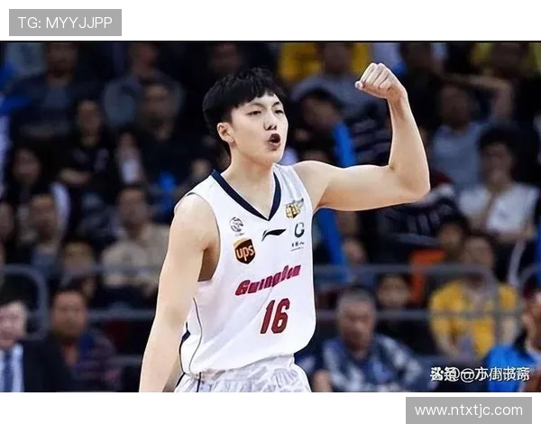 胡明轩:从年轻球员到篮球明星的成长之路与未来展望