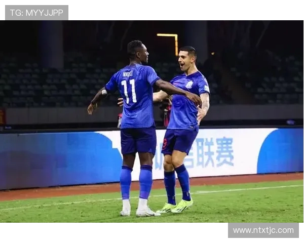 上海飞盘队在攀岩联赛中的团队协作表现分析与点评